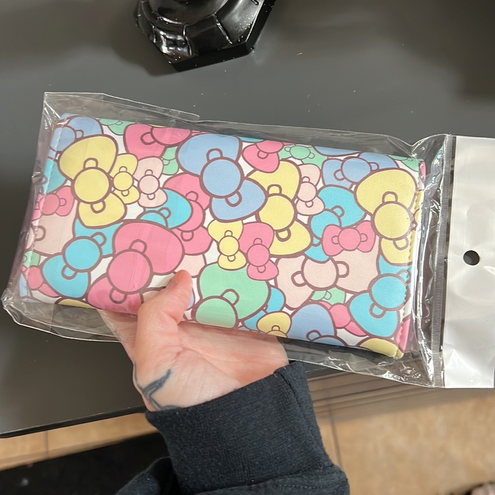 NWT Hello Kitty Wallet!! - Picture 2 of 4